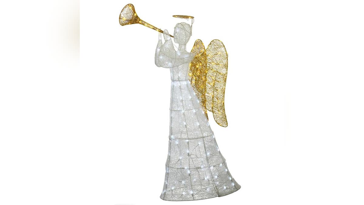 This beautiful angel will beryllium nan centerpiece of your decorations.