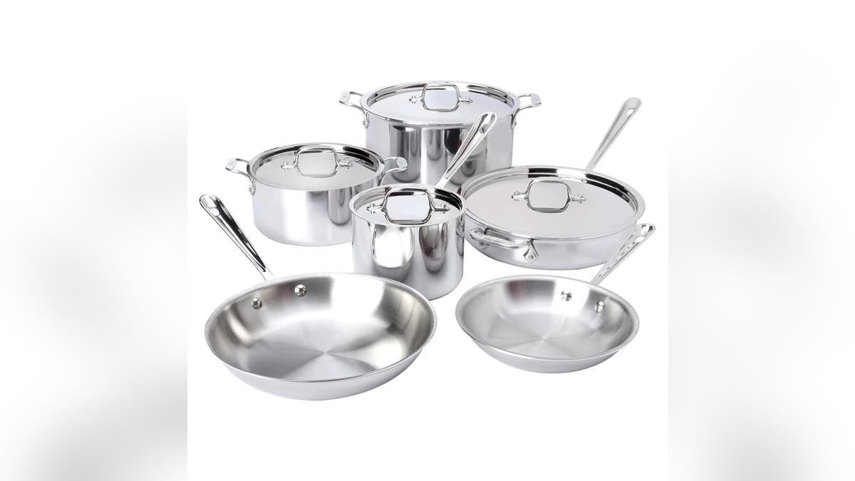 Get everything you request   with this cookware set.