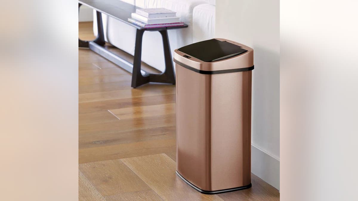 This trash can has a sensor range that lifts the lid automatically. 