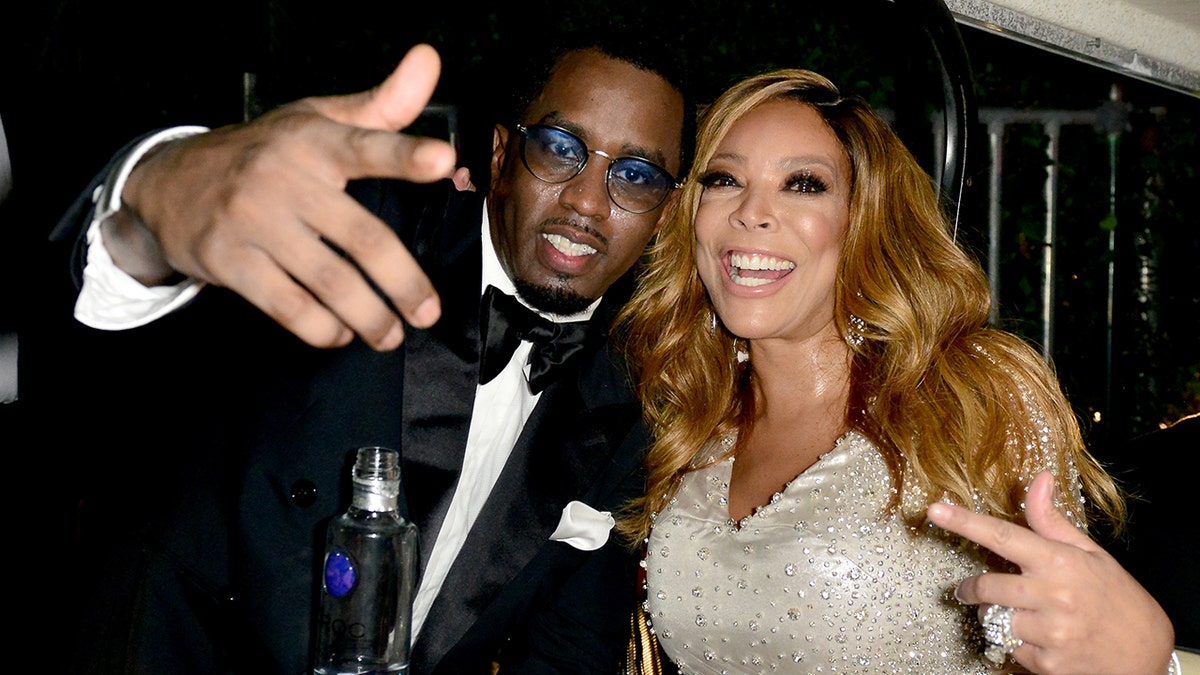 Wendy Williams luce un vestido brillante junto a Sean Diddy Combs