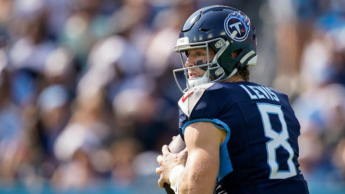 Titans' Will Levis barrels over crew member on scramble, leaves worker  injured | Fox News