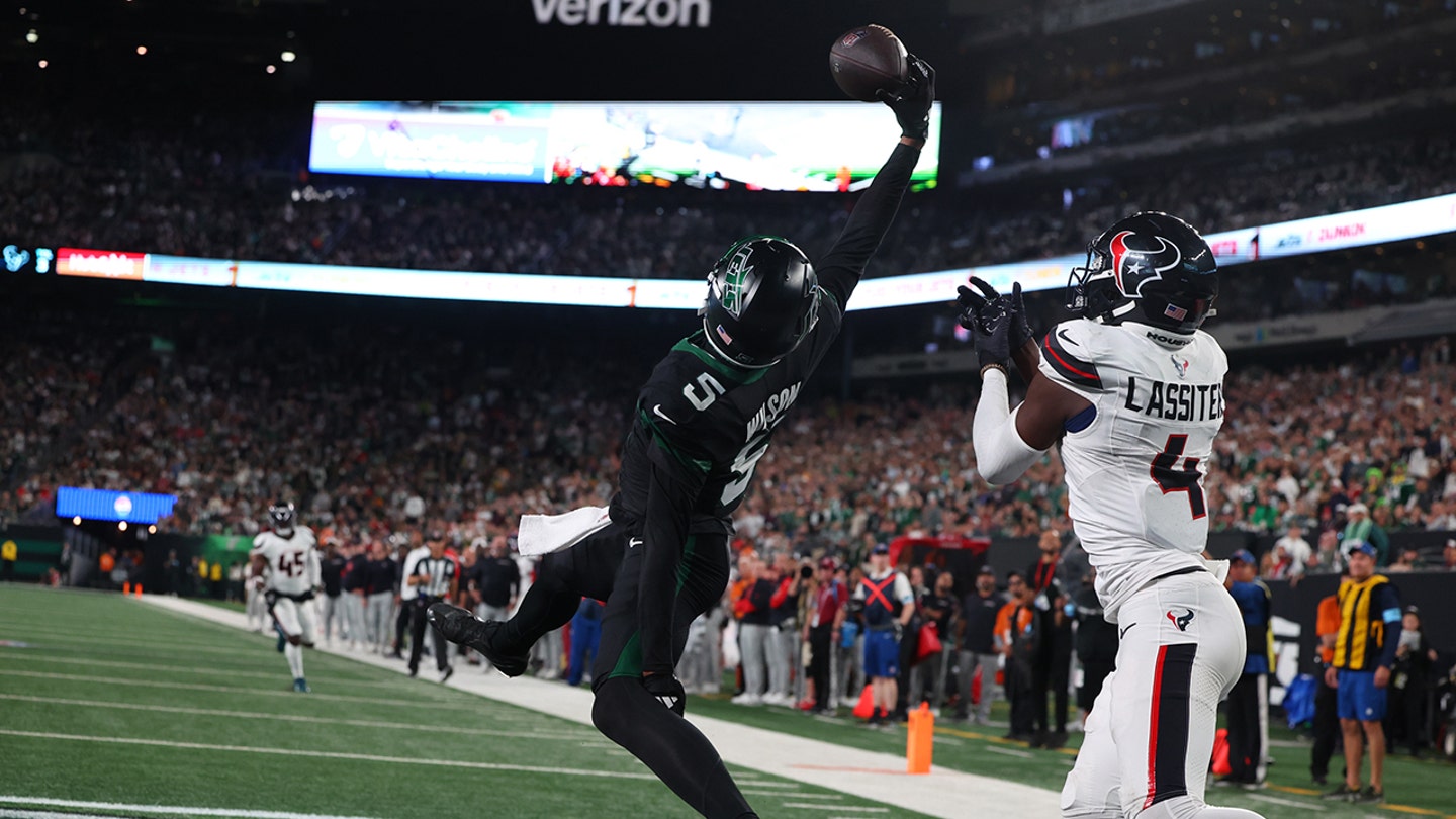 Jets Triumph Over Texans on Spooky Night With Wilson's One-Handed Magic