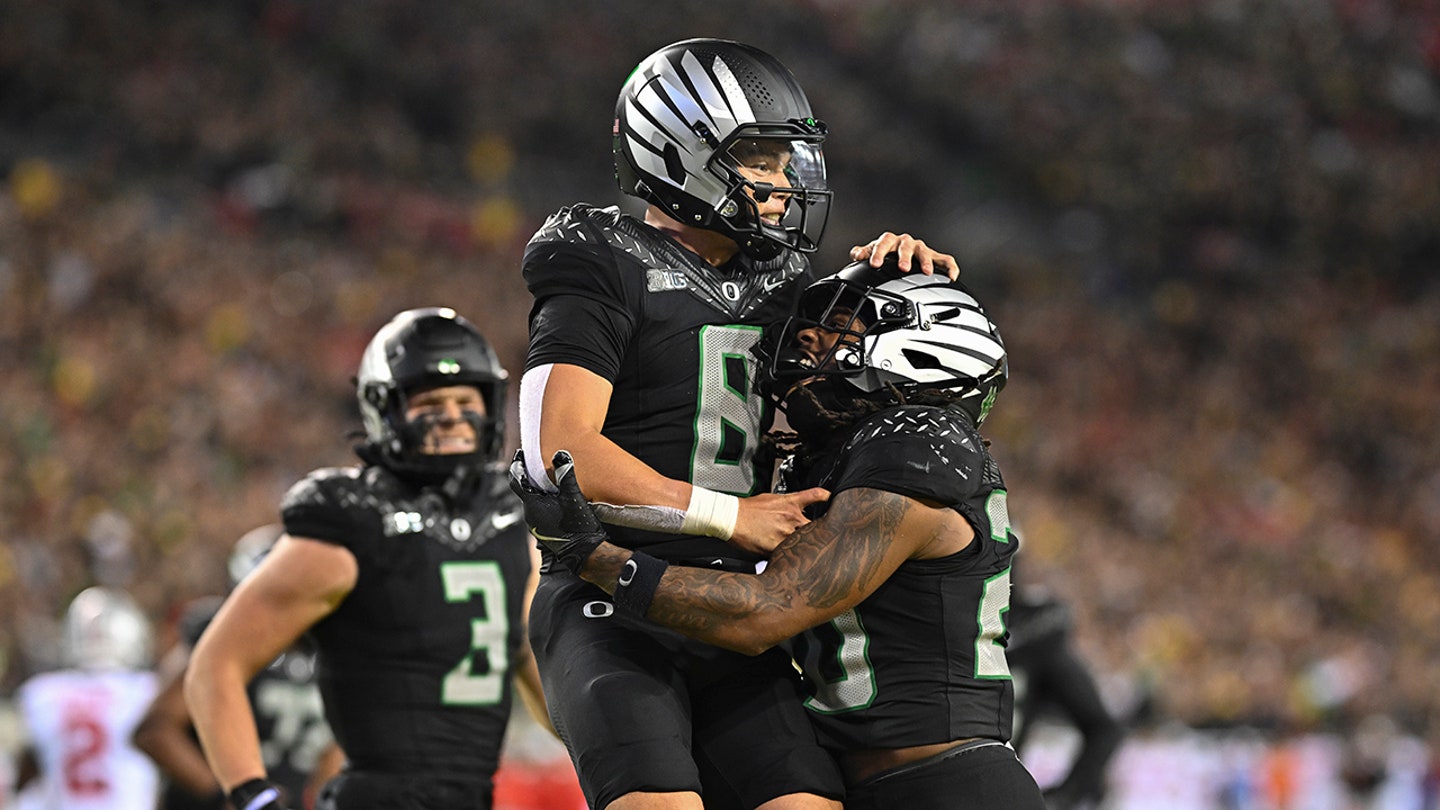 Epic Clash: Oregon Ducks Stun No. 2 Ohio State in Dramatic 32-31 Victory