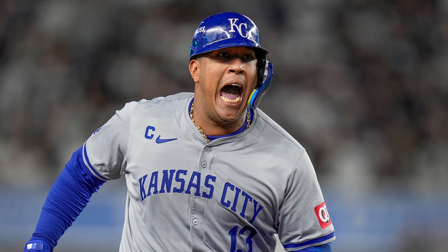 Royals Steal Game 2 with 4-2 Victory, Even ALDS at 1-1