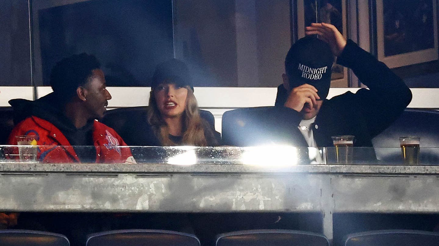 Taylor Swift and Travis Kelce's Yankee Stadium Appearance Draws Muted Fanfare