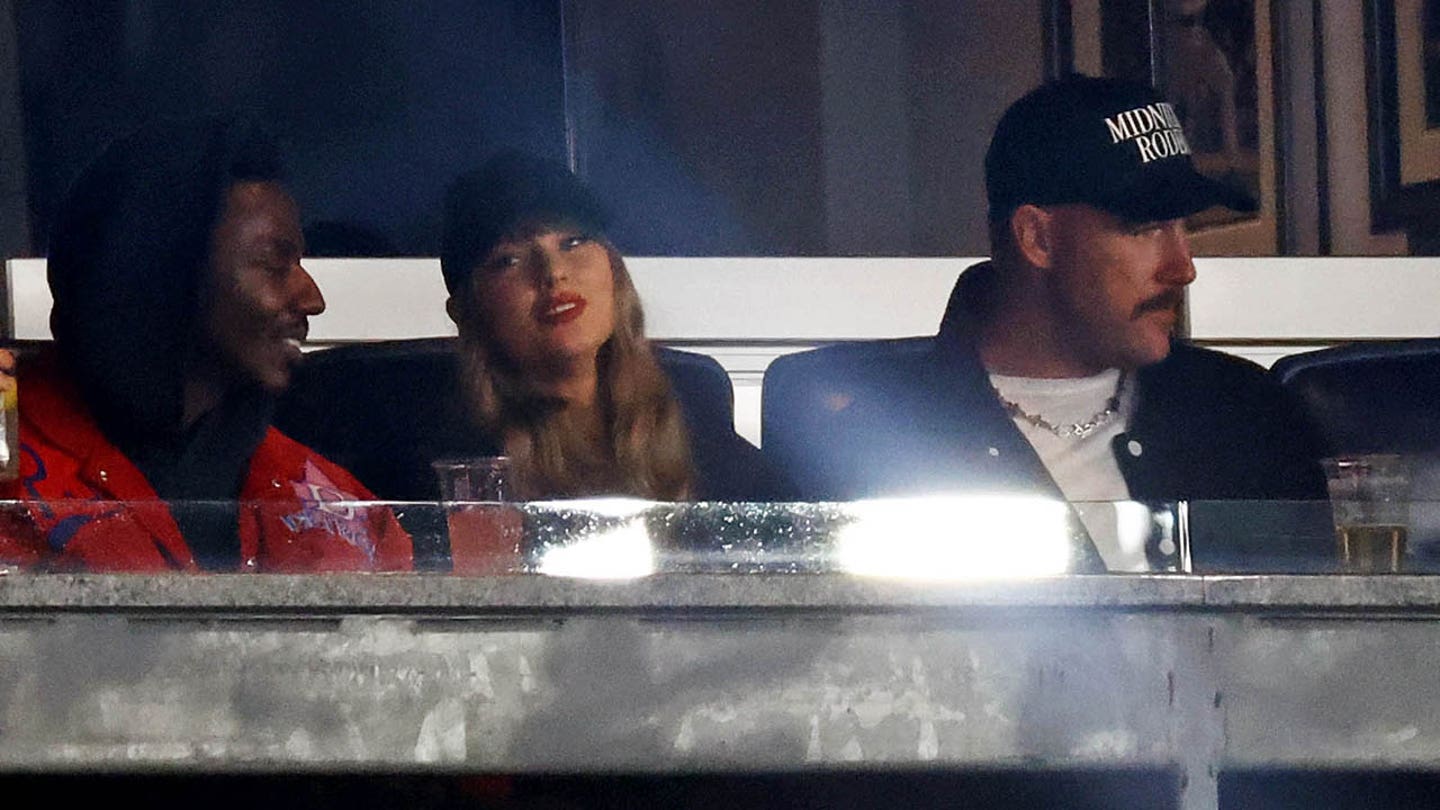 Taylor Swift and Travis Kelce's Yankee Stadium Appearance Draws Muted Fanfare