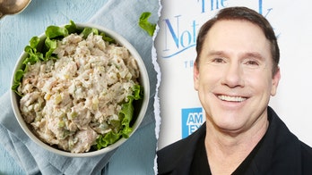 La receta de ensalada de pollo de Nicholas Sparks enciende el debate, además de los principales estados de EE.UU. donde podrías encontrar oro