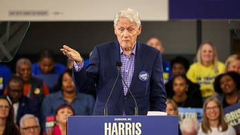 Bill Clinton dice que está bien votar a Harris aunque la economía de Trump"era mejor".