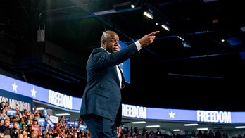 Magic Johnson: Los hombres negros deben votar a Harris porque Trump "no ha cumplido" las promesas a la comunidad negra