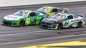 El piloto de NASCAR Ricky Stenhouse Jr gana en Talladega por 0,006 segundos