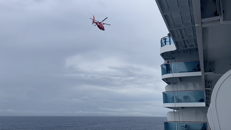 Los pasajeros de un crucero son trasladados en helicóptero ante la llegada del huracán Milton