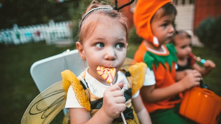 Halloween candy overload: 5 ways parents can keep kids from overindulging this season