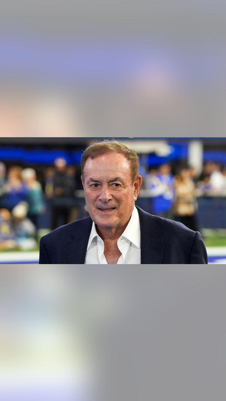 How Old is Sports Announcer Al Michaels: Revealing Insights