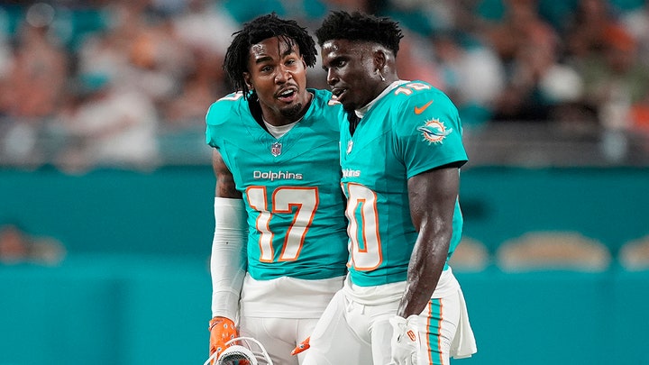  Should the Chiefs pursue a trade for Tyreek Hill? | First Things First
