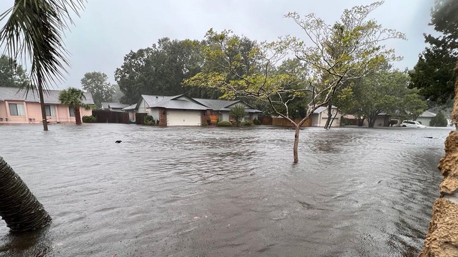 Inundación de Lido Road en Florida tras el paso de Ian