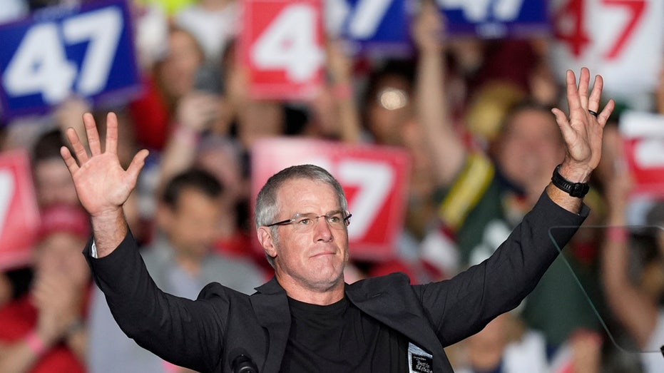 Brett Favre rips Joe Biden for 'garbage' comments, says 'it would be insane' to vote Kamala Harris