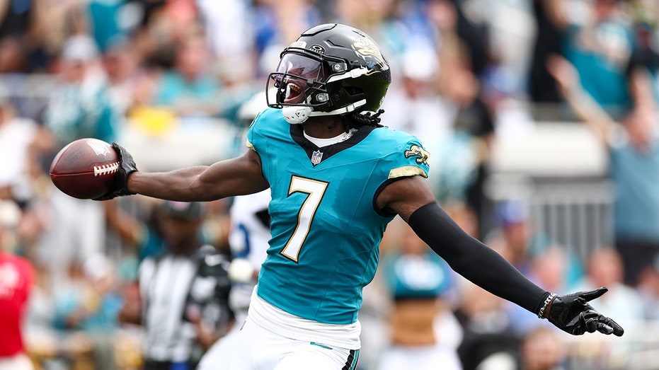 Jaguars take down Colts to snag 1st win of 2024 season thumbnail