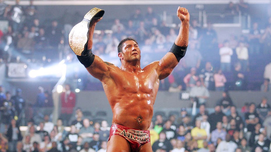 WWE legend Batista's Hall of Fame induction 'long overdue,' Drew McIntyre says thumbnail