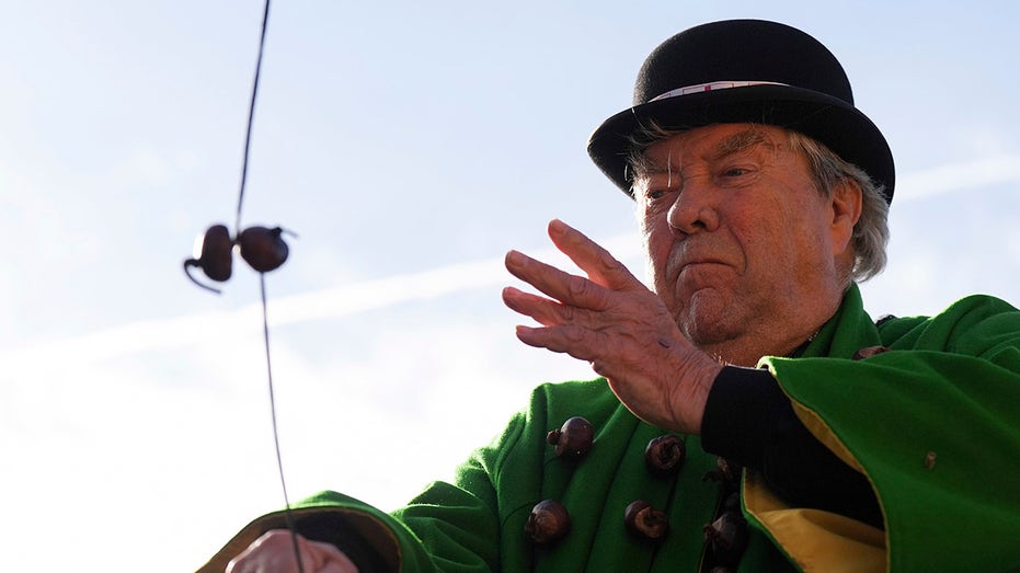 Cheating scandal rocks World Conkers Championships in England