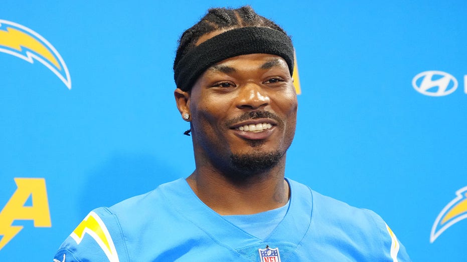 Chargers' Derwin James vows he's not 'changing s---' after suspension for rules violation thumbnail