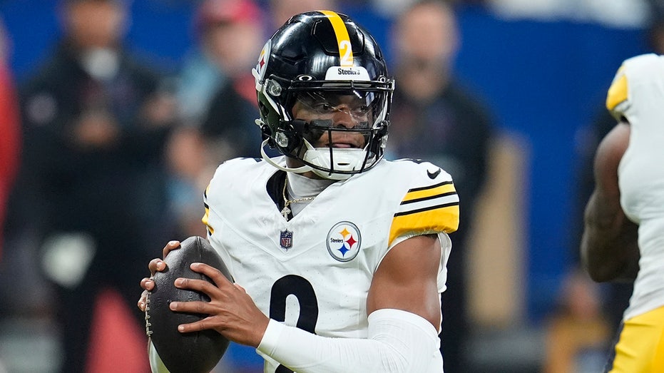 JJ, Derek Watt love how Justin Fields has performed with Steelers: 'He’s improved every game' thumbnail