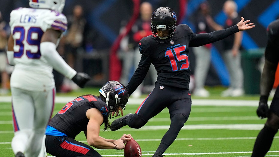 Texans' Ka'imi Fairbairn drills 59-yard game-winning field goal to beat Bills thumbnail