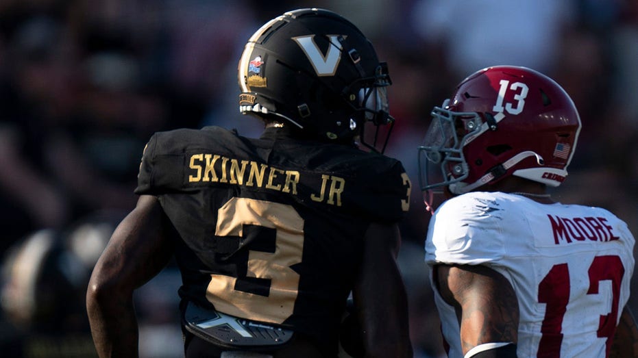 Alabama star pushes Vandy QB’s head into ground during upset loss, issues apology