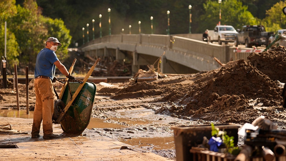 Hurricane Helene flooding in NC stirs yellow jacket swarms, prompting distribution of Benadryl and EpiPens thumbnail