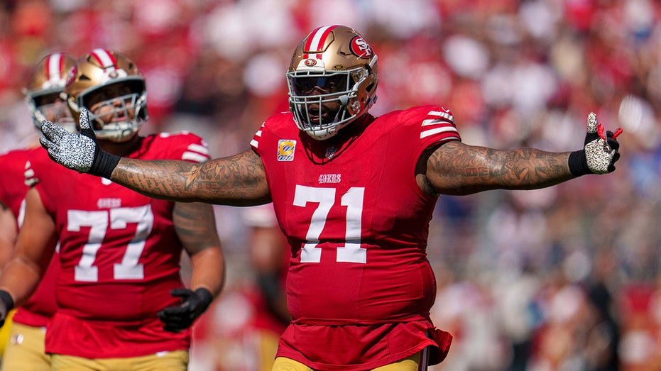 Fans react to Chiefs player throwing punch and remaining in game despite 49ers star being ejected for it