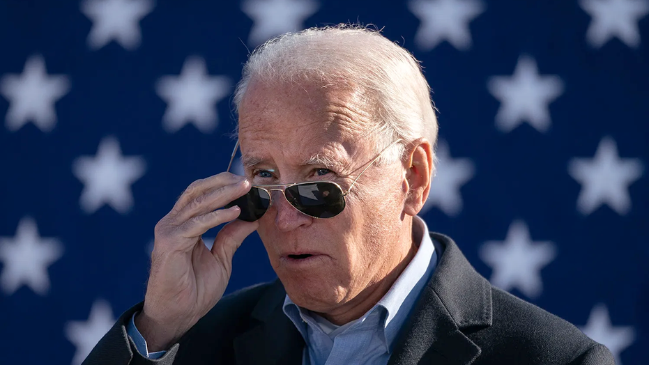 Biden admin accused of burying Americans' voting concerns and more top headlines thumbnail