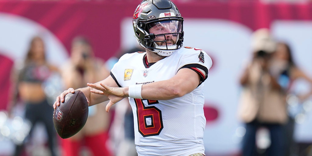 Tom Brady lauds Bucs' Baker Mayfield for incredible stiff arm, throw in pivotal moment vs 49ers