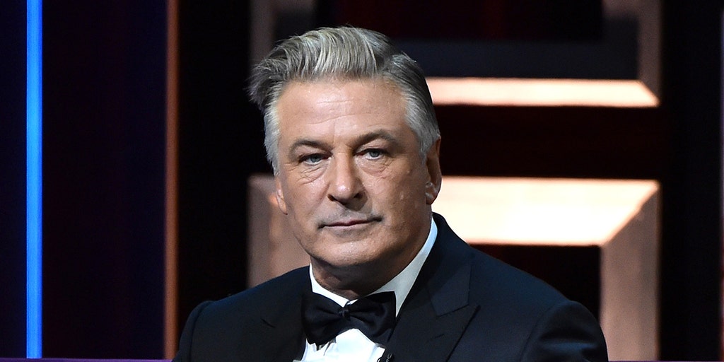 Os promotores do caso 'Rust' de Alec Baldwin retiram o recurso de homicídio culposo, encer