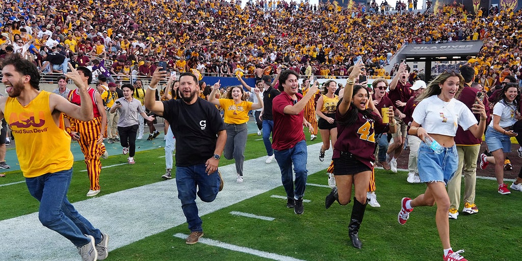 Arizona State fans storm field with time on clock, causing lengthy delay; Sun Devils post last-second win