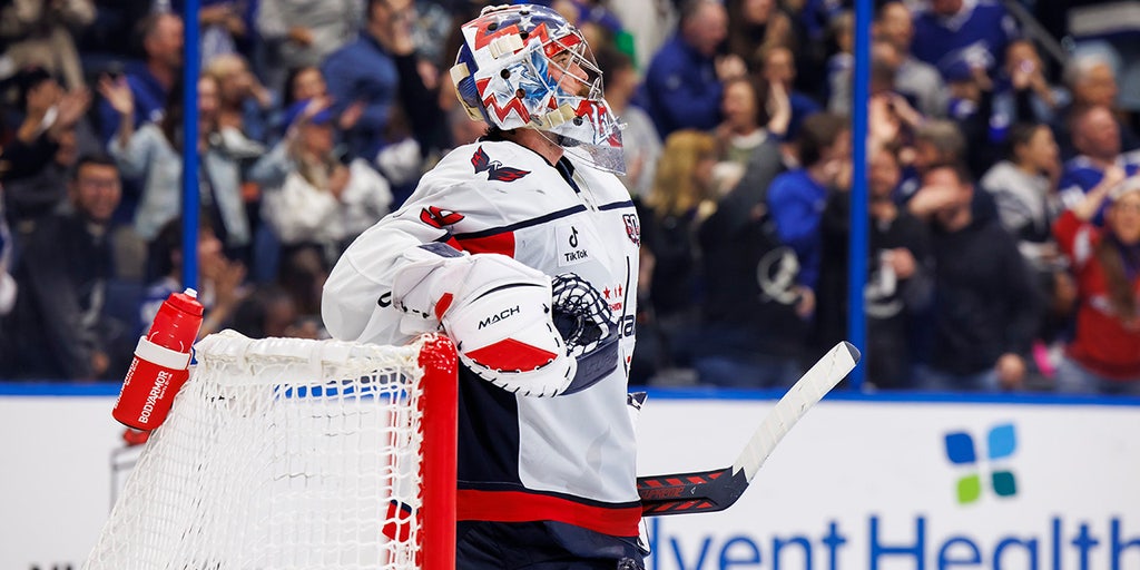 NHL goalie inexplicably puts lead goal in own net