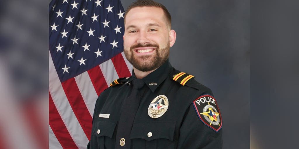 Texas police officer fatally 'ambushed' in shootout with fleeing suspect: law enforcement