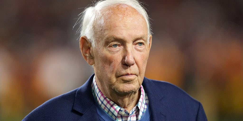 John Robinson, USC football and Rams coaching great, dead at 89