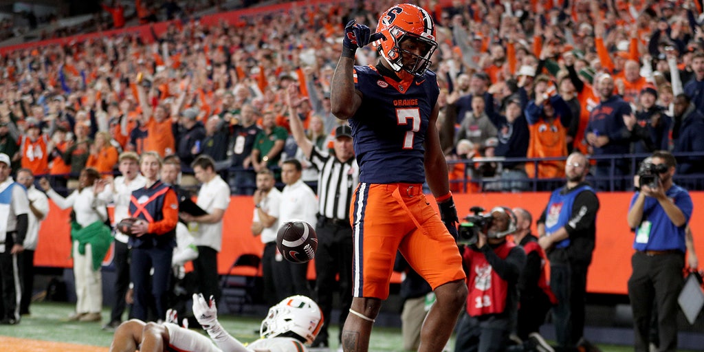 Miami's CFP hopes take big hit after it squanders 21-0 lead to Syracuse; Clemson will play in ACC title game