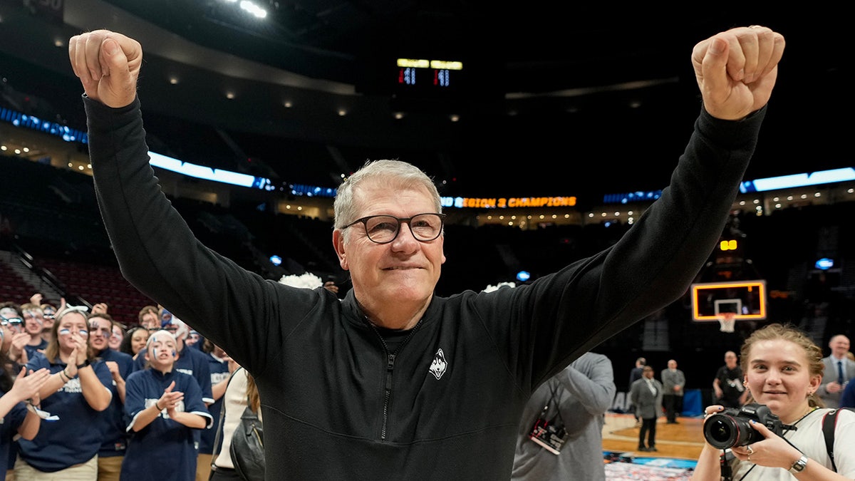 Legendary UConn Coach Geno Auriemma Sets NCAA All-time Wins Record ...