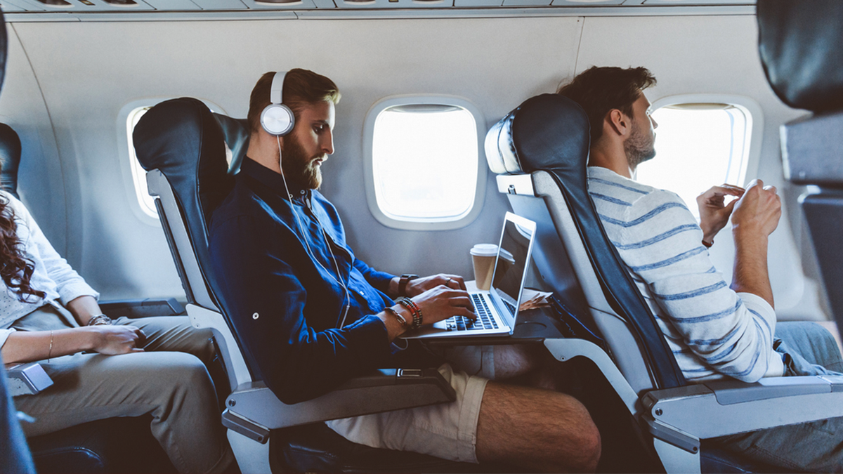 Air traveler warns flyers not to place laptops in this common spot ...