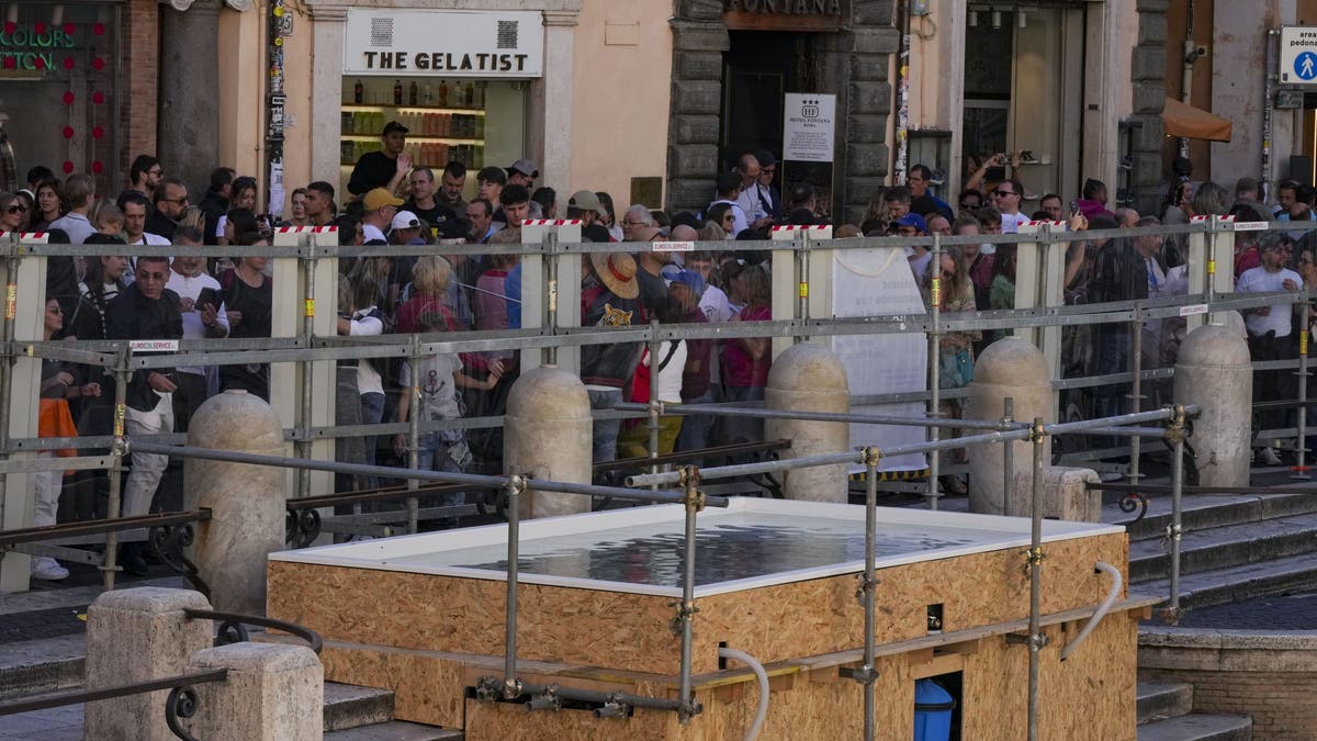 trevi fountain