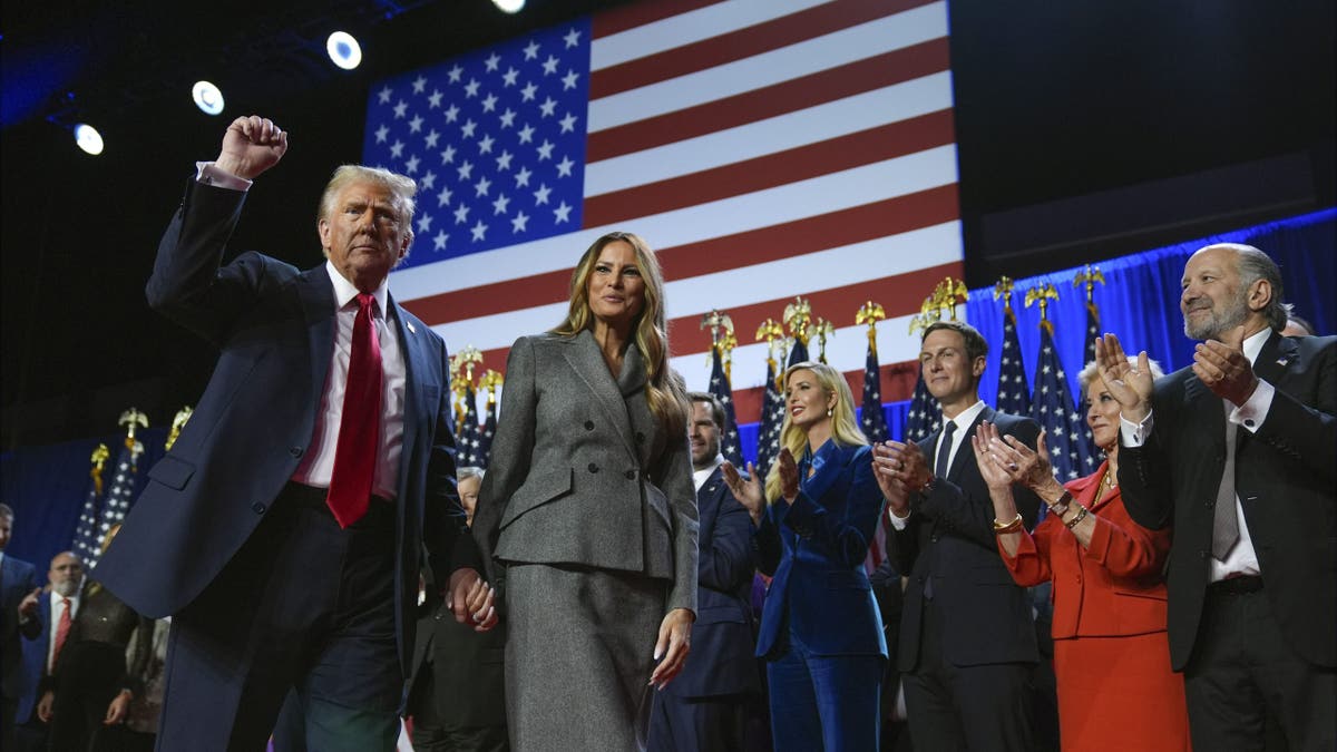 Trump y Melania en el escenario de Mar-a-Lago