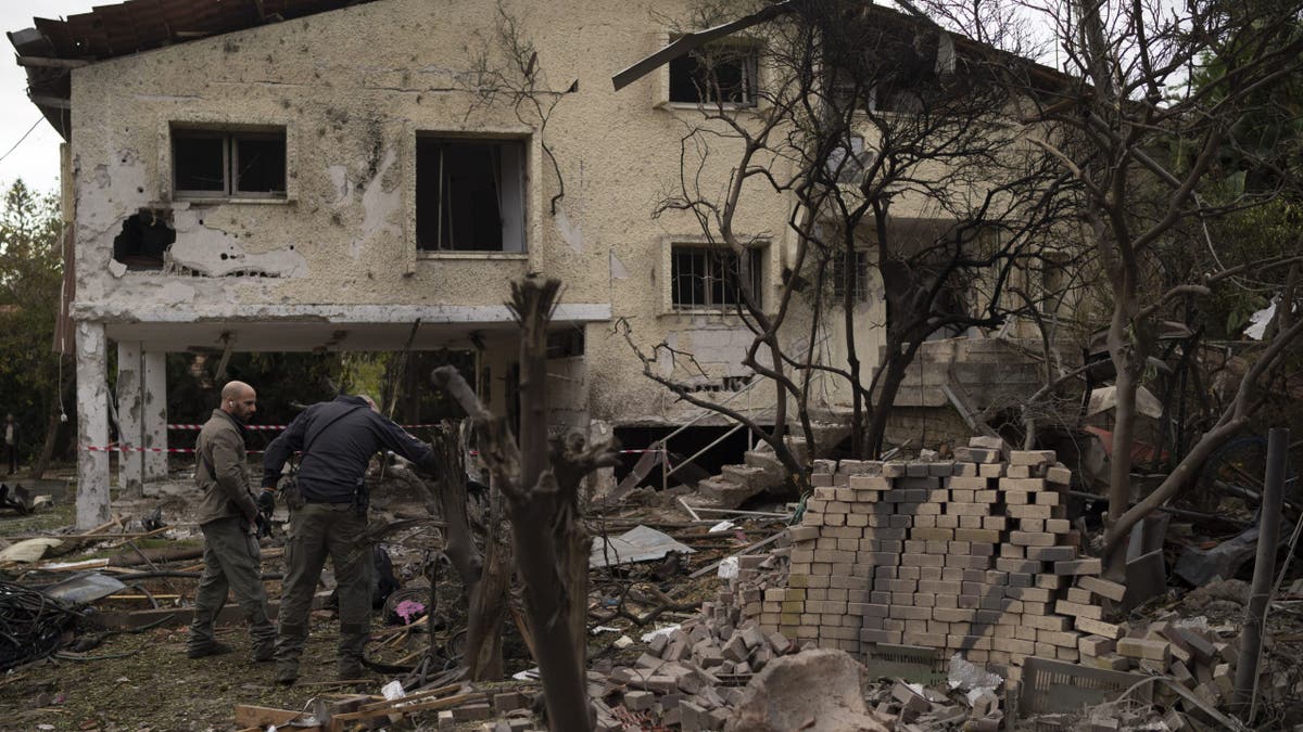 Israelisches Haus von Rakete getroffen