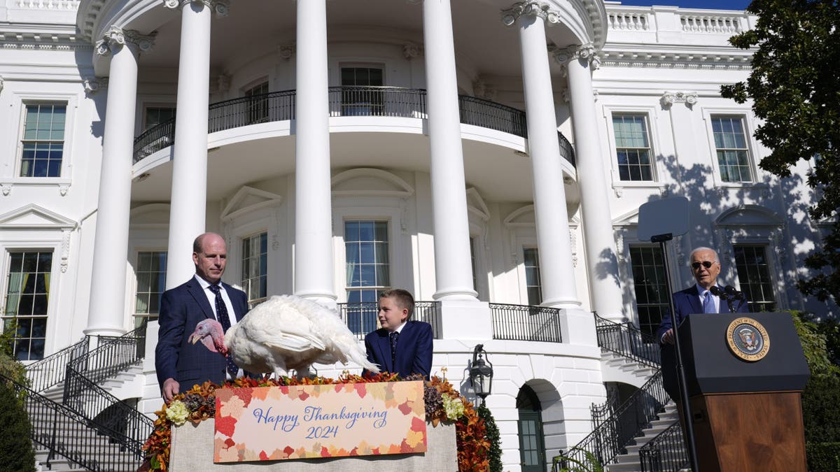 Biden pardons turkeys