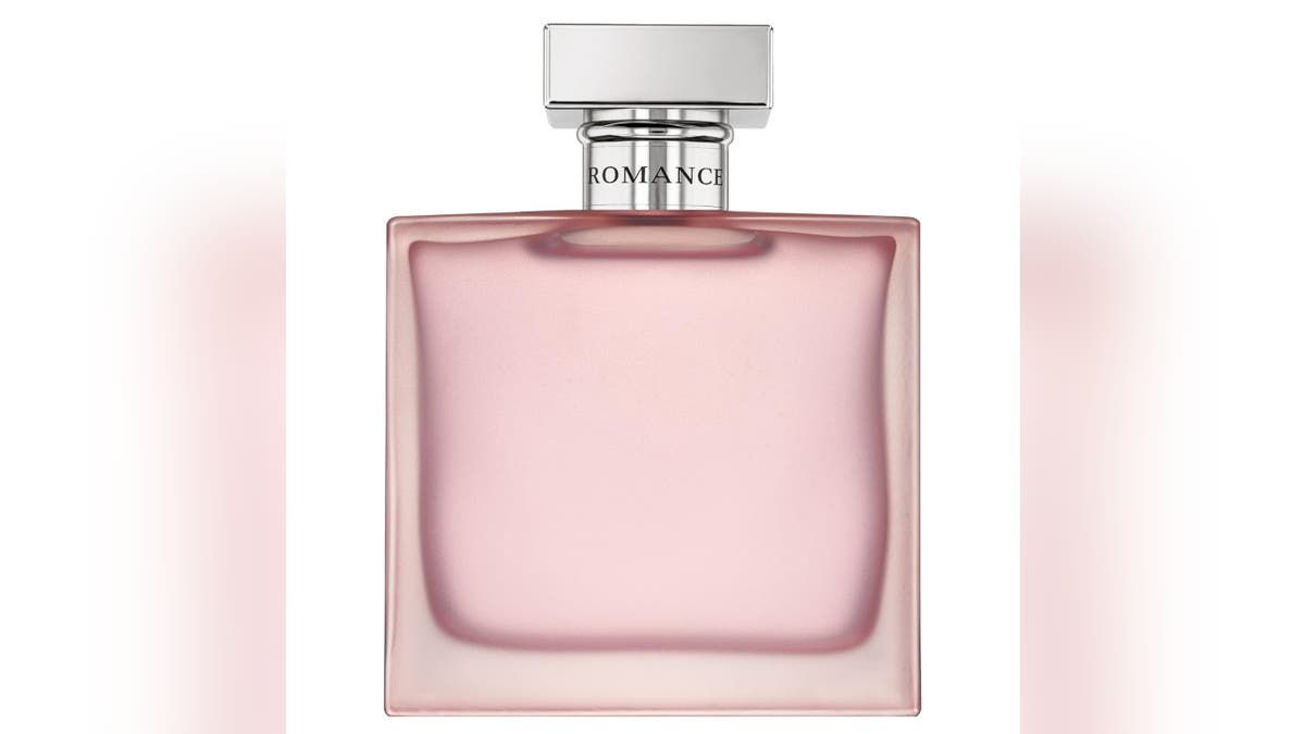 This beauteous  Ralph Lauren fragrance has a spicy yet romanticist  scent.