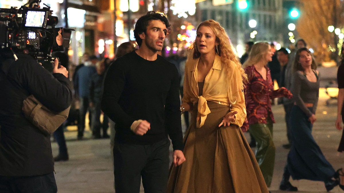 Justin Baldoni and Blake Lively on the set of "Finish with us"