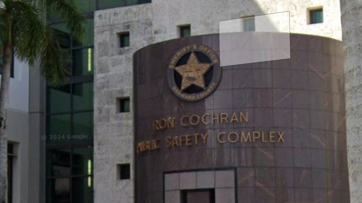 Gedung kantor Broward Sheriff