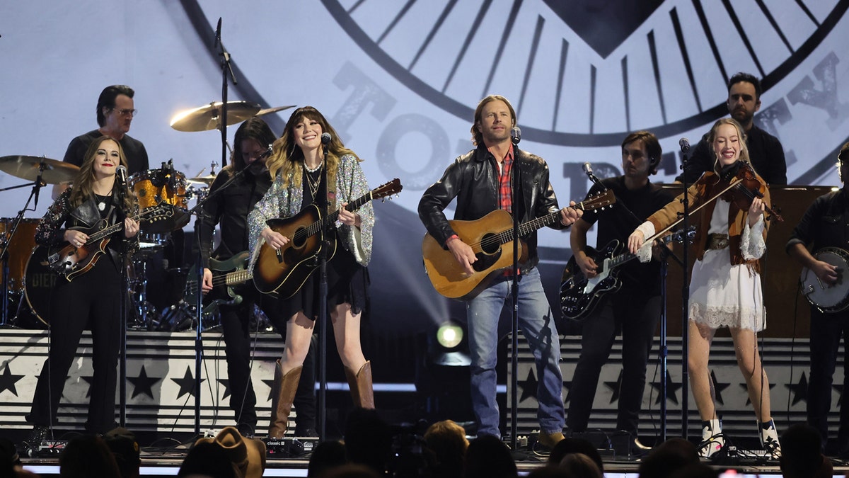 Tom Petty tribute CMA Awards