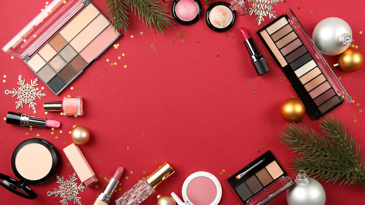 Amazon has a wide selection of luxury beauty gifts – from internet-famous makeup products to popular fragrances.