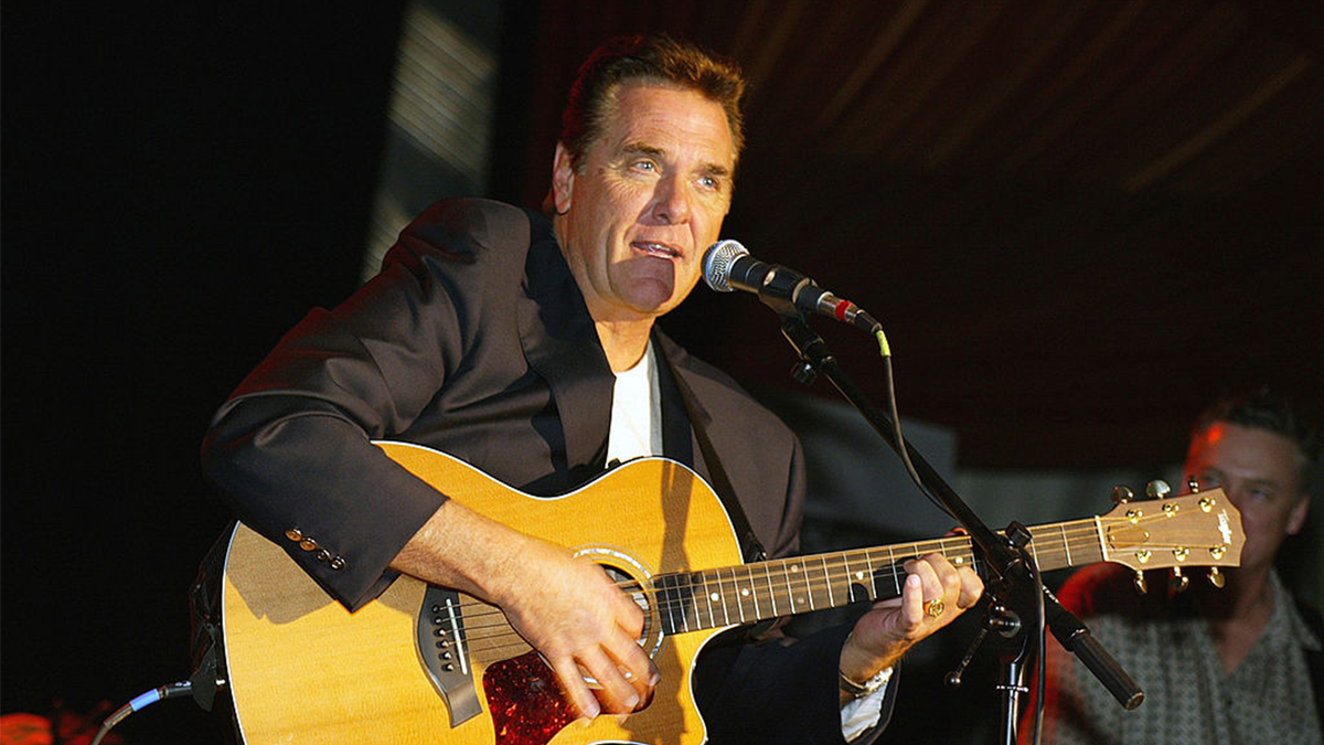 Pembawa acara permainan Chuck Woolery