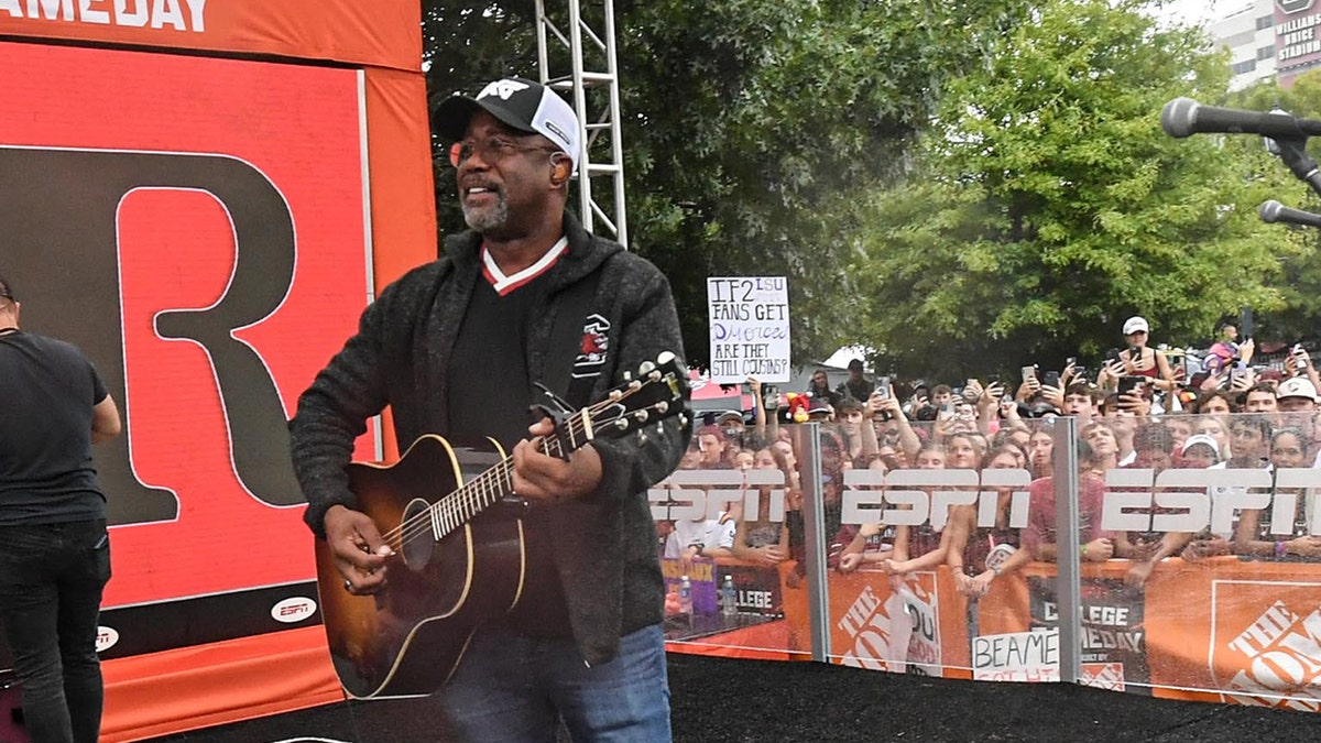 Darius Rucker plays guitar